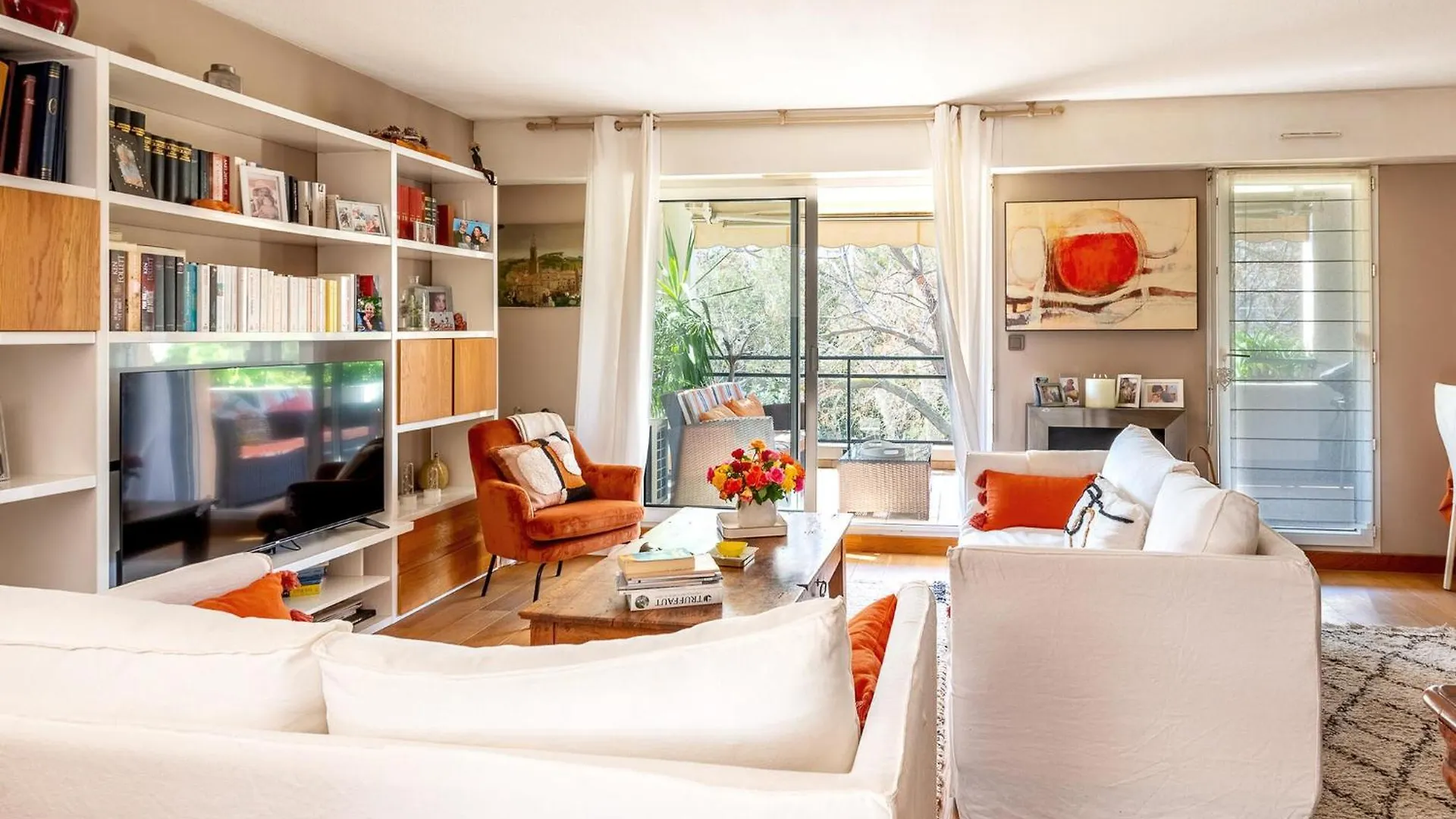 Nice Apartment In Marseille With Kitchen
